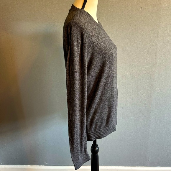 HOLLISTER GRAY LONG SLEEVE SWEATER. SIZE MEDIUM. - Picture 3 of 6
